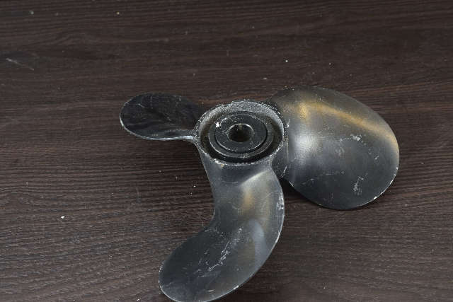 1966-94 Michigan Wheel Chrysler Force 10.38 x 13.5 Propeller 072133 20 30 35+ HP