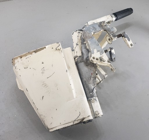 817750A4 F2A477133 Chrysler 1976-1984 Complete Swivel Bracket 10 12 15 HP
