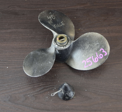 Force 10-3/8 x 10 RH Propeller 819337A45 48-819337A45 40 HP 14 splines 3 blades