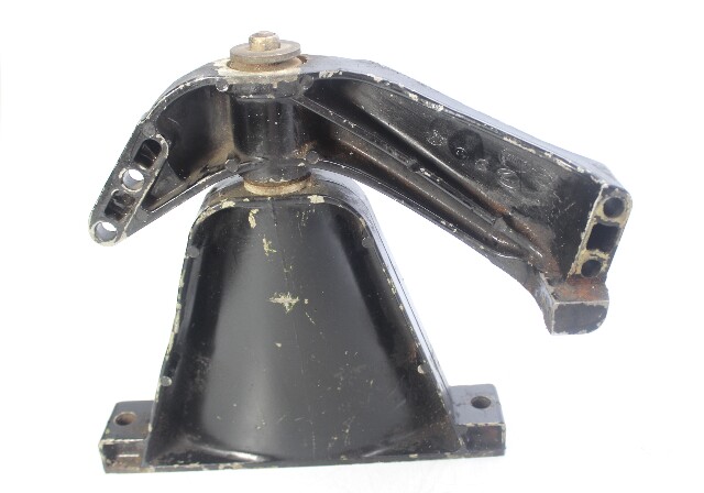 Mercruiser 1975 - 1989 Front Support Engine Mount & Bracket 110 120 140 150 HP