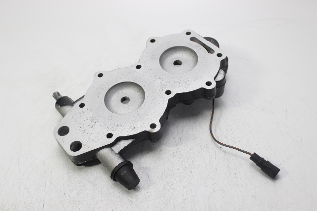 339540 333182 Johnson Evinrude 1995-2002 Cylinder Head 40 HP 2 Cylinder