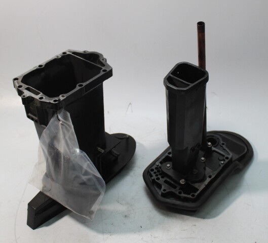 OEM Mercury Marine DFI 2006 Driveshaft Housing W/Exhaust Plate 90 HP FRESHWATER!
