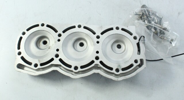 Suzuki 1988 1989 1990 1991 1992 - 2000 Cylinder Head 75 & 85 HP GOOD CONDITION