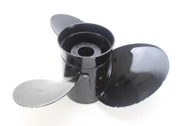 48-832828A45 Mercury Black Max 15 x 17 Aluminum Propeller 15 Spline NOS NO HUB