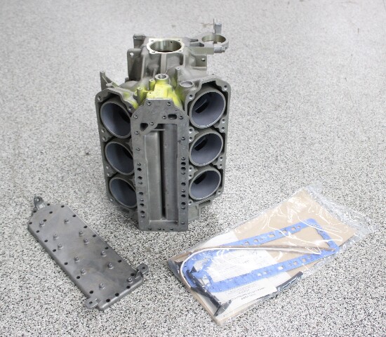 8711T19 Mercury 1988 - 1991 V6 Bare Block 135 150 HP Unsleeved NEW OLD STOCK