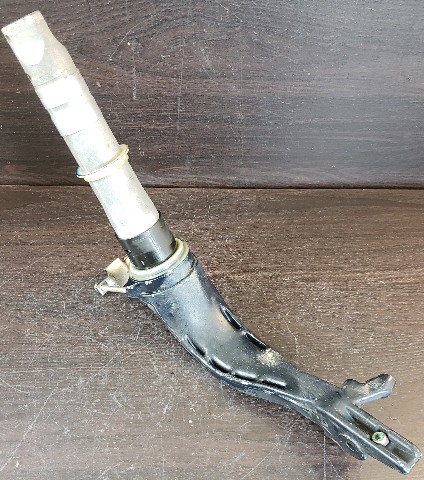 335332 338205 Johnson Evinrude 1993-95 Steering Bracket & Pilot Shaft 9.9 15 HP