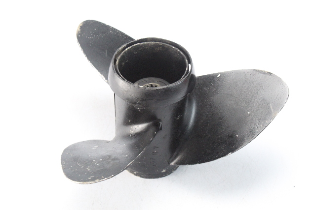 386907 Johnson Evinrude 1975-05 RH 13 X 11 Propeller 40-75 HP 6 MO HUB WTY