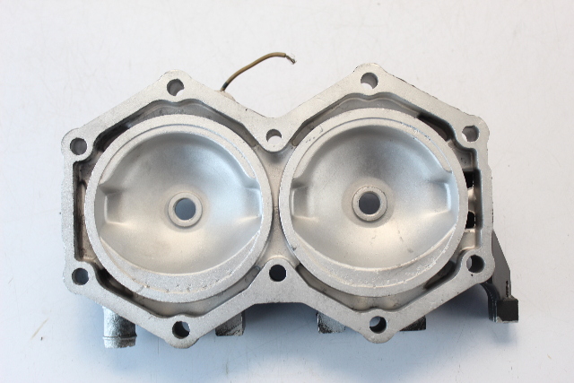326505 Johnson Evinrude 1981-1998 Starboard Cylinder Head 88 90 100 110 + HP V4