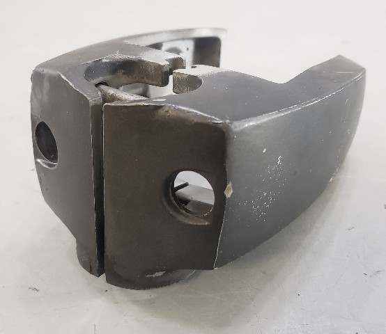 323108 323109 Johnson Evinrude 1977-05 Lower Mount Bracket Set 20 25 28 30 35 HP