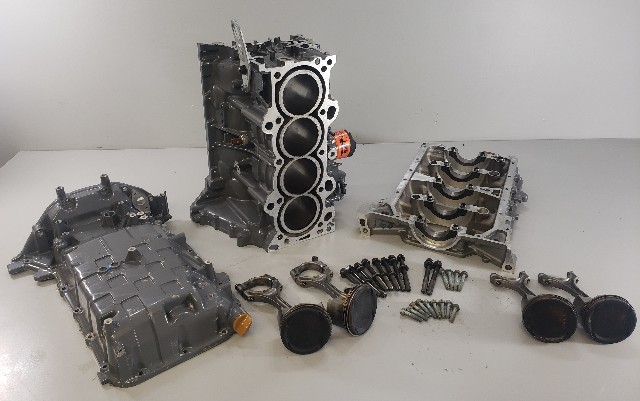12000-ZY6-435ZA Honda 2007 & UP Rebuildable Cylinder Block BF 150 HP FOR PARTS!