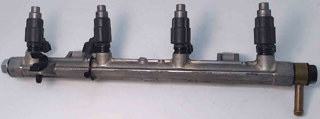 15751-99E00 15710-99E00 Suzuki Johnson 1998-09 Fuel Rail Injector Set 60+ HP