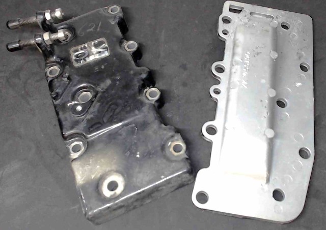 55190 55157T Mercury Mariner 1970-1989 Exhaust Manifold Plate & Cover 35 HP
