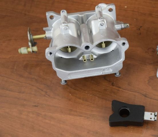 C# 325524 Johnson Evinrude 1979-82 Middle Carburetor Body NO BOWL 235 HP CLEAN