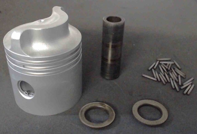 277402 C# 203242 Johnson Evinrude 1956 Standard 3-Ring Piston & Hardware 15 HP