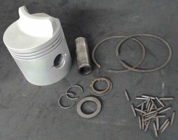 8600A3 C# 774-8600 Mercury 1973 3-Ring Standard Piston 50 60 90 115 HP REFURBED!