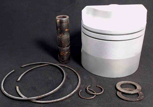 C 322969 Johnson Evinrude Standard 2 Ring Piston with Hardware REFURBISHED