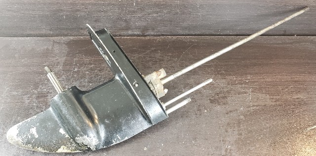Mercury 1970-75 20" Lower Unit 7.5 (75) 9.8 (110) HP 2 cyl FOR PARTS OR REPAIR!