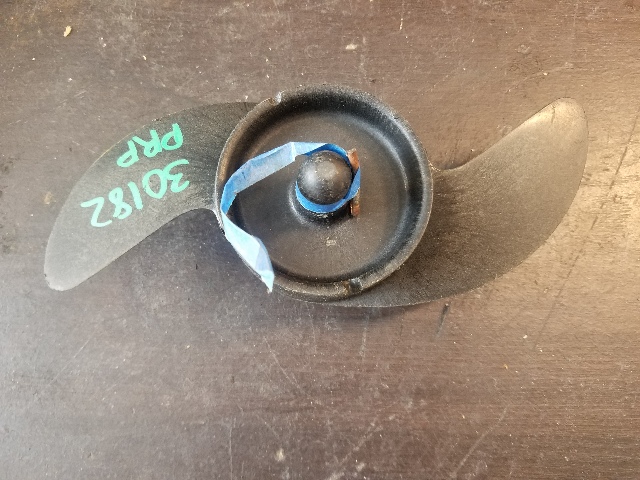 124709 327530 Johnson Evinrude Trolling Motor Plastic Propeller 8-3/4 x 4