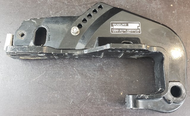 41111-89J21-0EP Suzuki 1999-2014 STBD Clamp Bracket 25 40 50 HP 4-Stroke