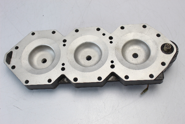 338311 Johnson Evinrude 1992-1998 Cylinder Head W/ Port Switch 175 HP ONLY V6