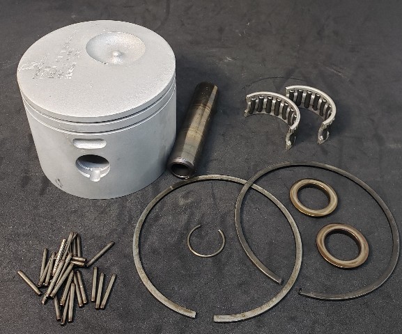 5005733 C# 5005281 Evinrude Johnson 2004-05 STD Piston 40 50 60 75 90 HP REFURB