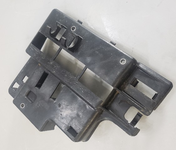 67F-81948-00-00 Yamaha 1999-2004 Electrical Bracket 75 80 90 100 HP 4 Cyl