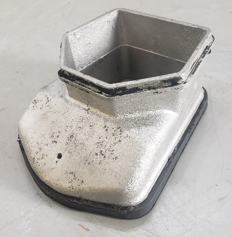 320838 Johnson Evinrude 1976-1981 & 1989 Inner Lower Exhaust Housing 85 88 + HP