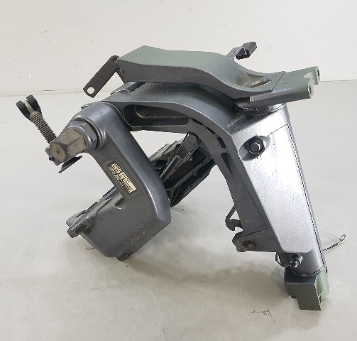 6L2-43311-05-4D 6L2-42510-01-4D Yamaha 1997-2006 & UP Swivel Bracket 20 25 HP
