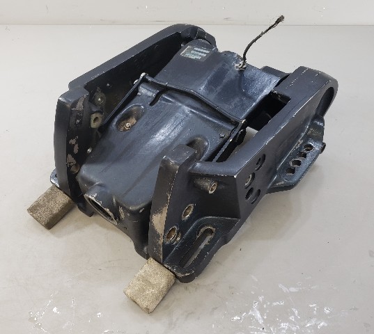 398295 Johnson Evinrude 1987-1988 Swivel Bracket Assembly 200 225 HP