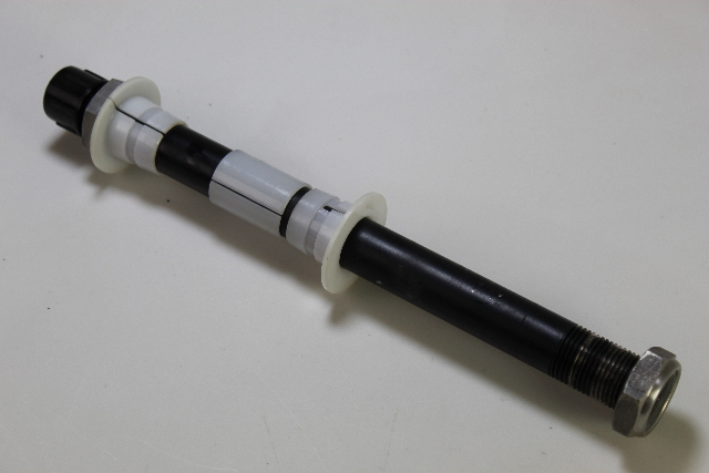 3AC621910 Nissan Tohatsu 2004 & UP Swivel Bolt 8 9.8 9.9 15 20 25 30 40 50 HP 4S