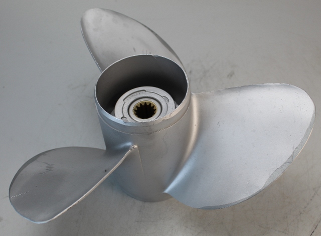391198 Johnson Evinrude 1968 & UP 13-3/4 X 15 RH Propeller 40 + HP 6 MTH HUB WTY