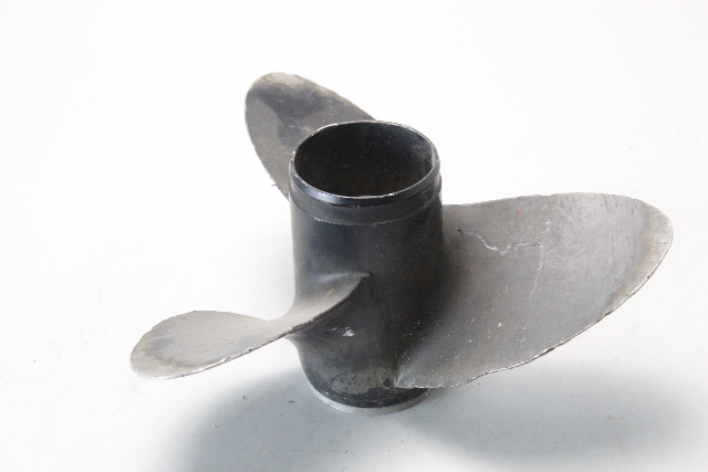 0386907 Johnson Evinrude 1975-2005 RH 13 X 11 Propeller 40 48 + HP 6 MTH HUB WTY