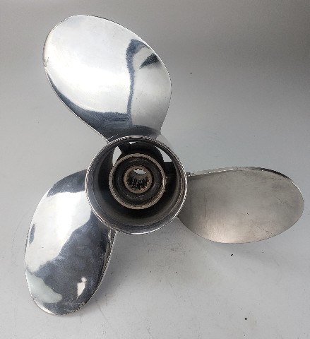 99105-00700-22P Suzuki 2001 & UP SST RH 14 x 22 Propeller 50 60 90 100 115+ HP
