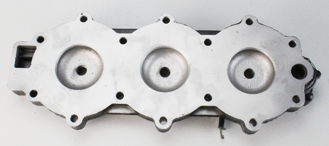 C# 329835-2 Johnson Evinrude Cylinder Head 1986-1990 60 70 3 cylinder