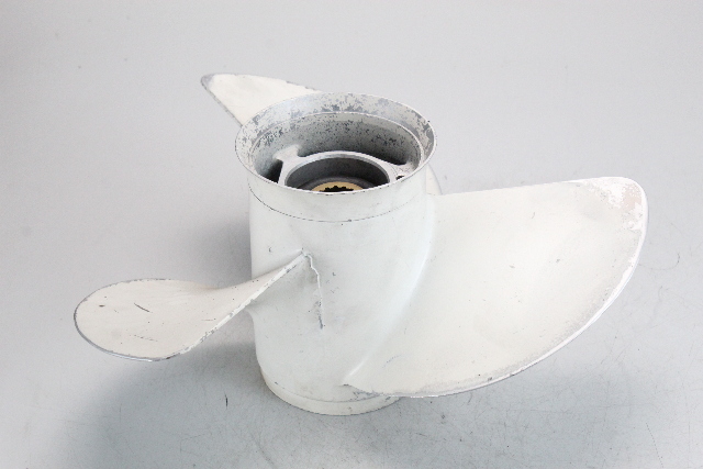 6E5-45949-00-00 Yamaha 1984 & UP RH 13-5/8 x 13 Propeller 50 + HP 6 MTH HUB WTY