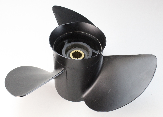 6G5-45947-01-98 Yamaha 1984 & UP ALUM RH 14-1/2 x 17 Propeller 150-300 HP