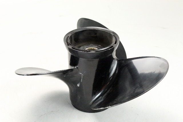 3850300 Volvo Penta 1994 & UP ALUM RH 15 X 17 Propeller 3.0 4.3 5.0 5.8 7.4 8.2 L