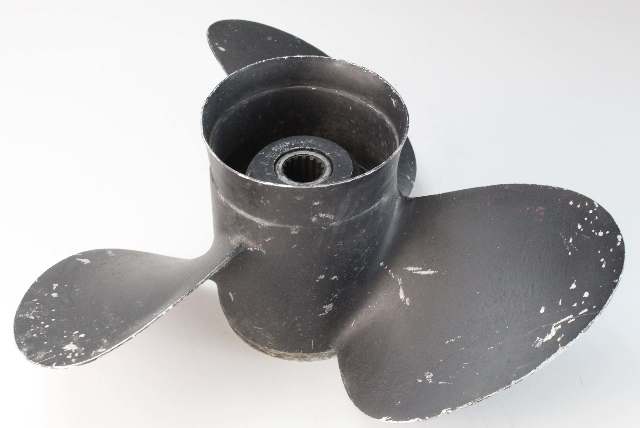 031037 Michigan Wheel Mercury 1977 & UP ALUM RH 15-1/2 X 19 Propeller 90-300 HP