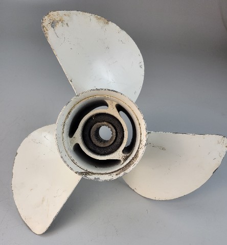 6E5-45945-01-00 Yamaha 1984 & UP Aluminum RH 13-1/4 x 17 Propeller 50-130 HP