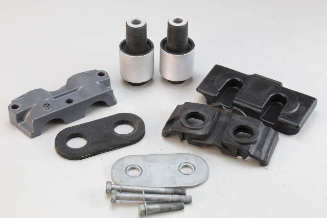 54130-93J01 54140-98J00 Suzuki 2004-20 Upper Mounts & Cover DF 200-300 HP V6