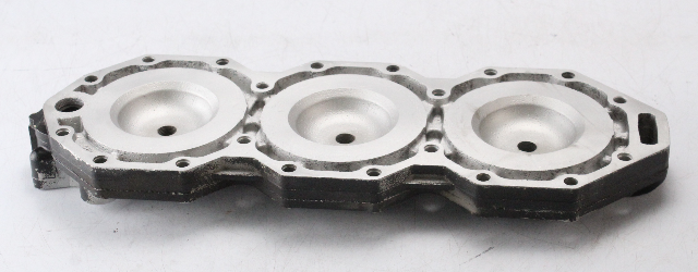 398269 C# 331490-2 Johnson Evinrude 1986-87 Cylinder Head 200 225 HP V6