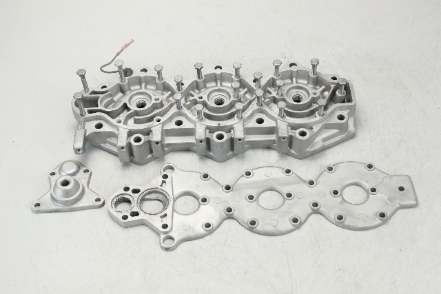 328327 Johnson Evinrude 1983-85 Starboard Cylinder Head 235 HP ONLY V6