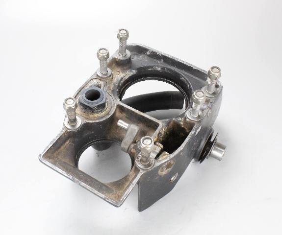 0987766 986462 913414 OMC Cobra 1986-1993 Pivot Housing 2.3 2.5 3.0 4.3 5.0 + L