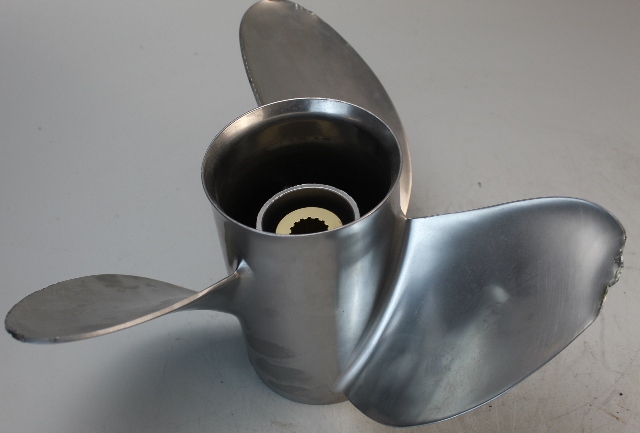 25-M Yamaha Stainless 3 Blade RH 14-1/2 x 25 Propeller