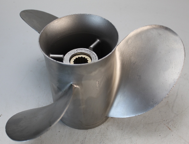 48-75724A5 Mercury Quicksilver RH 13-1/2 x 23 Propeller 90 + HP 6 MTH HUB WTY