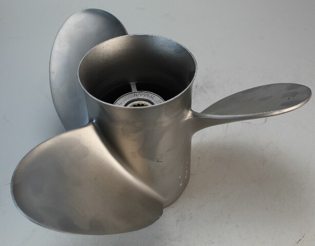 033031 Michigan Wheel 1977 & Newer 14-1/4 x 21 LH Propeller 90 115 135 150 + HP