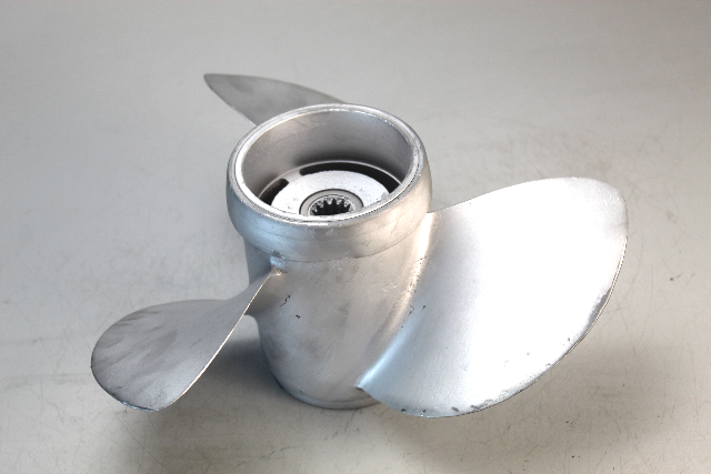 PJ-81 382764 1968 & UP Michigan Wheel 13 1/4x17 Propeller 40 + HP 6 MTH HUB WTY
