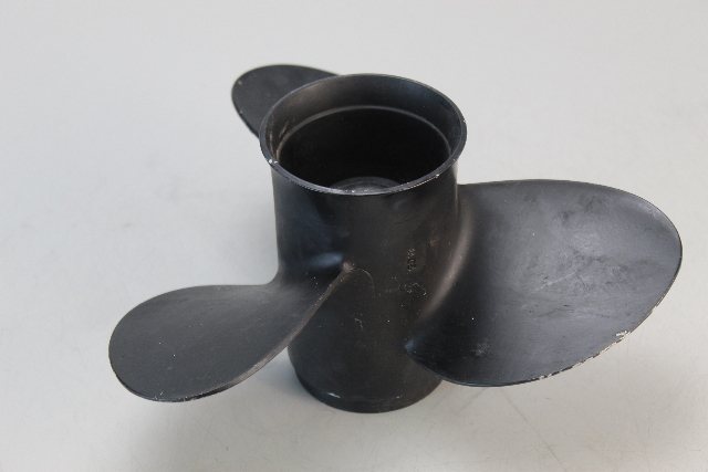 765048 Johnson Evinrude 1978 & Newer 11 x 9 RH Propeller 15 + HP 6 MTH HUB WTY