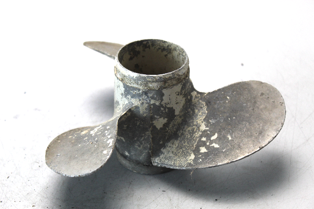 386118 Johnson Evinrude 1974-05 9-1/2 x 10 Propeller 8 9.9 + HP 6 MONTH HUB WTY