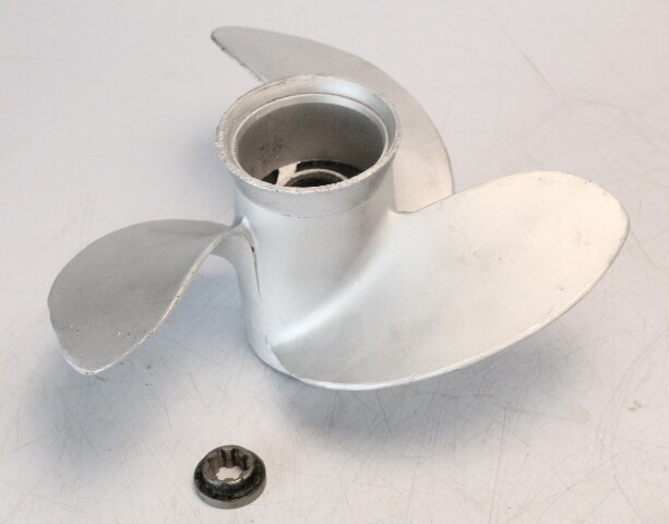 48-87572A10 Mercury 1968-1984 8-3/8 X 8 RH Propeller 7.5 9.8 HP